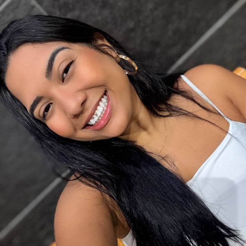 LIVIA OLIEVEIRA